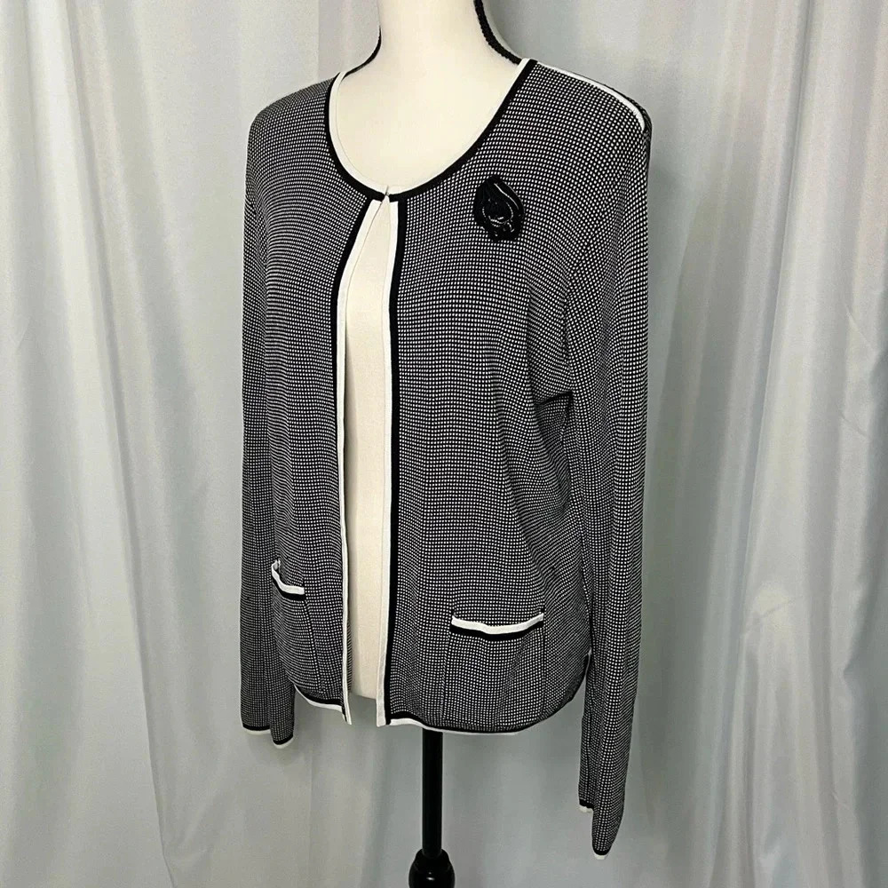 Grace Dane Lewis Black & White Hook and Eye Closure Cardigan with Flower Accent - Picture 4 of 11